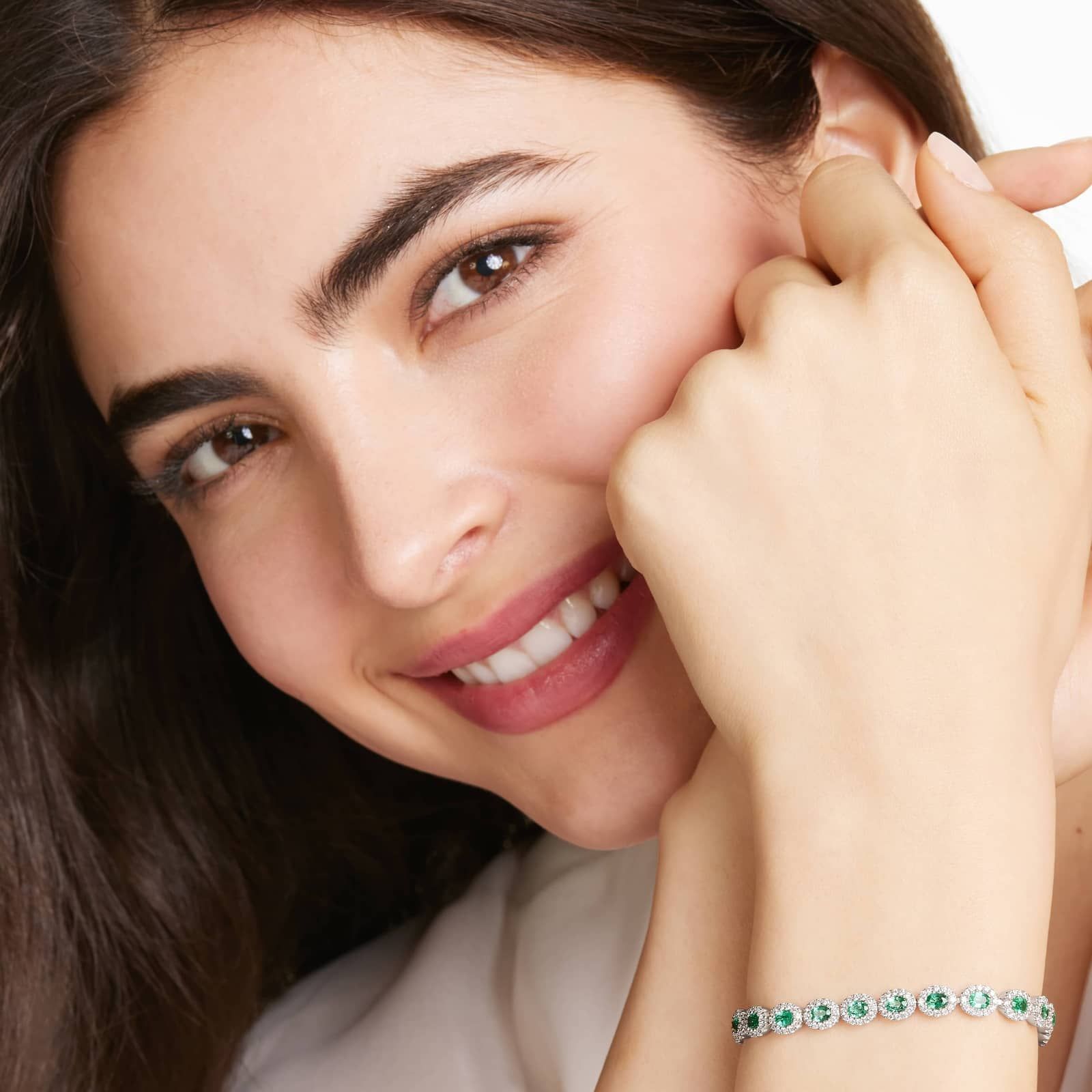 Oval Cut Emerald And Diamond Halo Bracelet In 14K White Gold