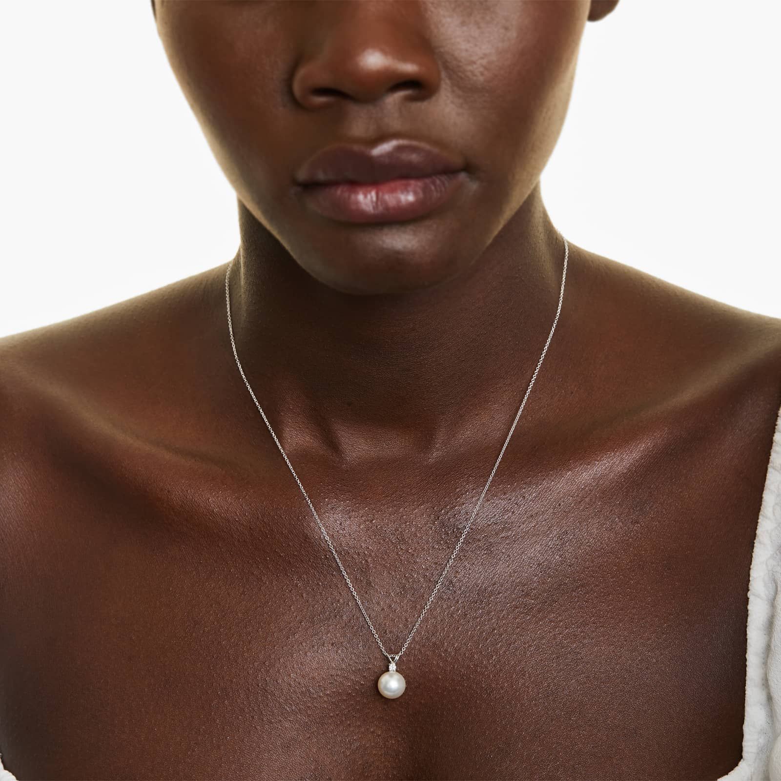 14K White Gold South Sea Cultured Pearl and Diamond Necklace (9.0-10.0mm)