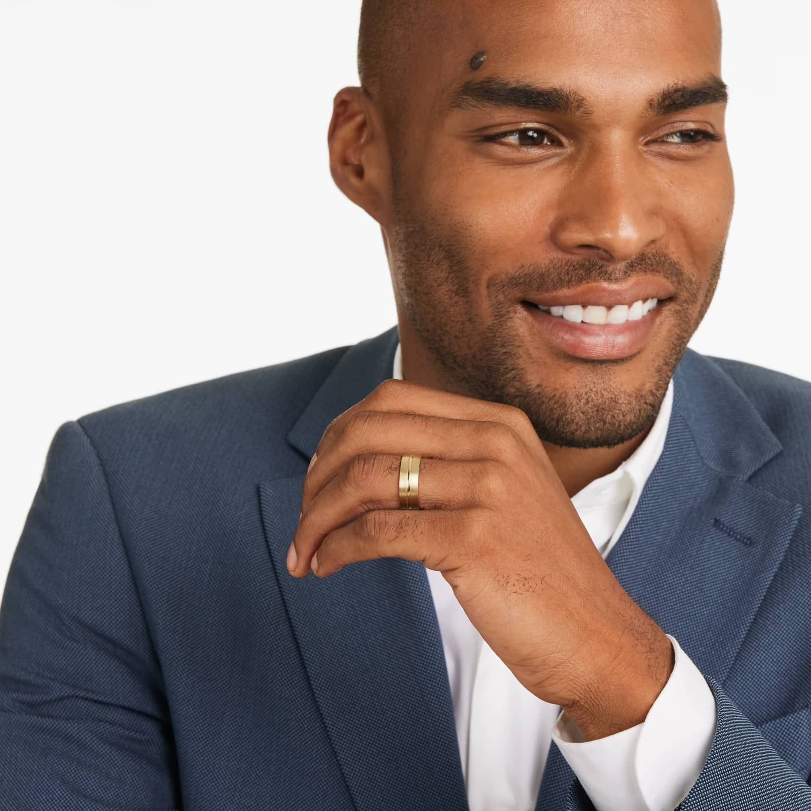 Center Groove Satin Finish Men's Wedding Band In 14K Yellow Gold (7.00mm)