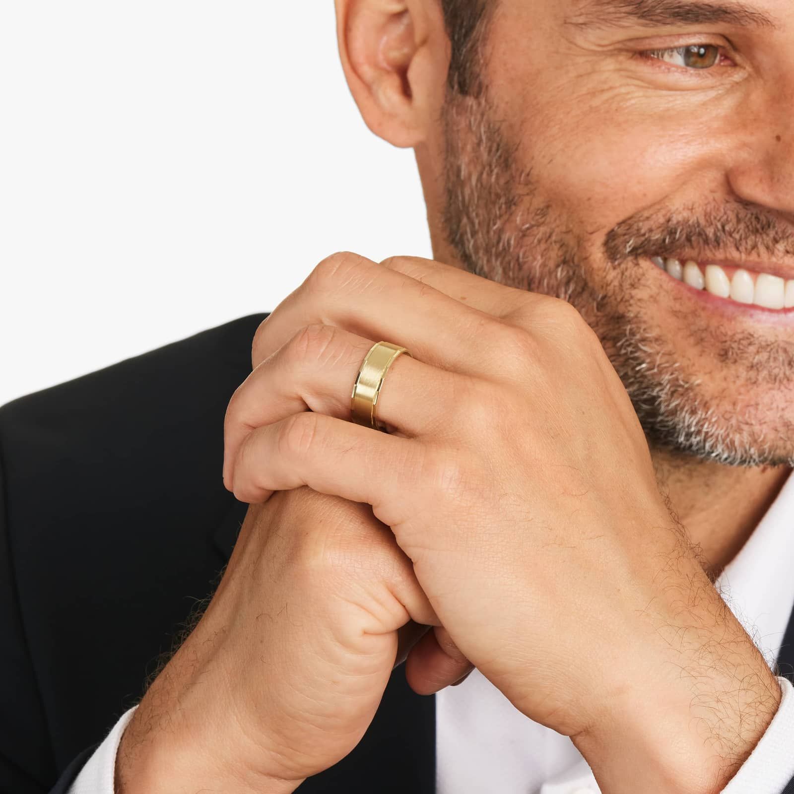 Faceted Men's Wedding Band With Satin Finish Center In 14K Yellow Gold (7.00mm)