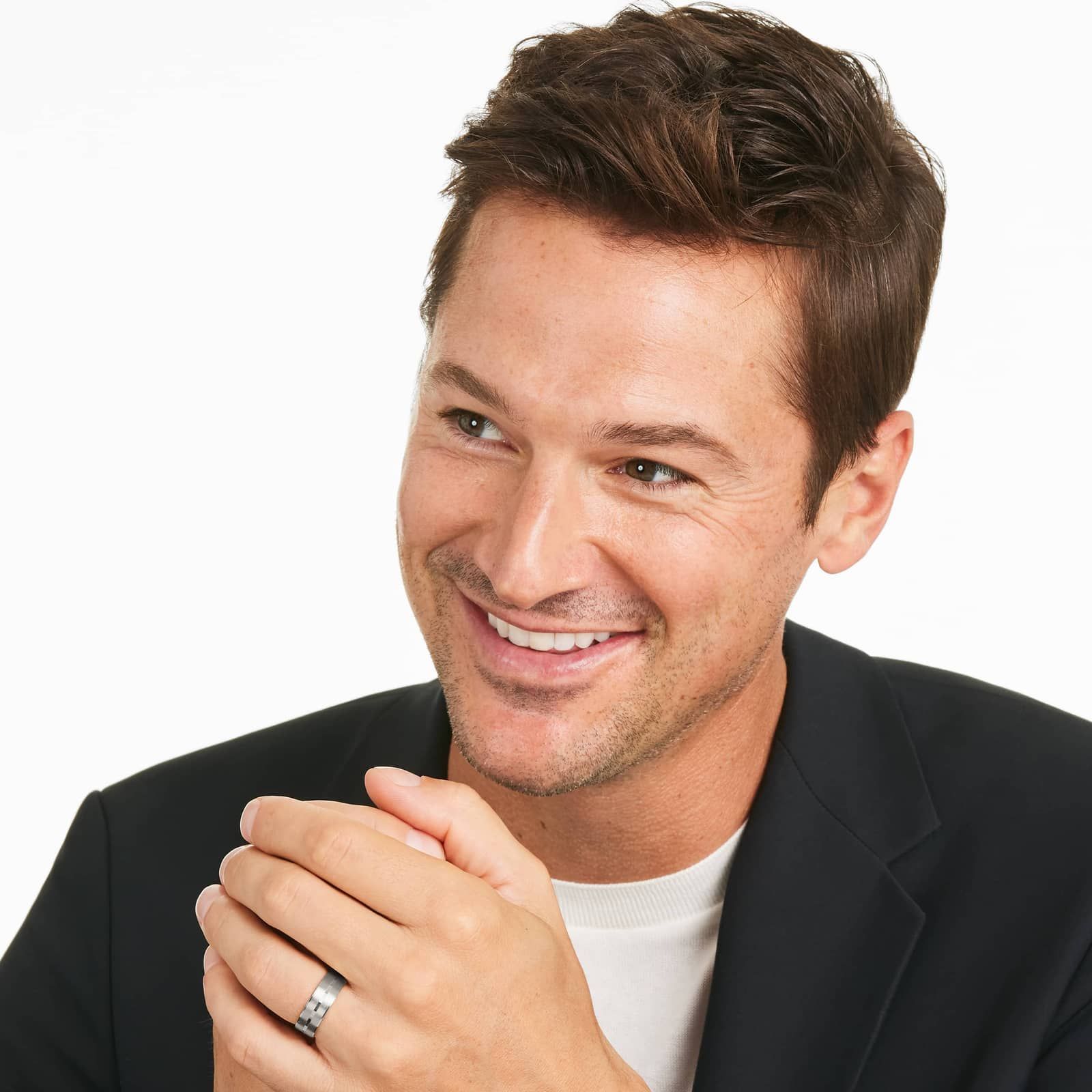 Faceted Center Groove Satin Finish Men's Wedding Band In Platinum (7.00mm)