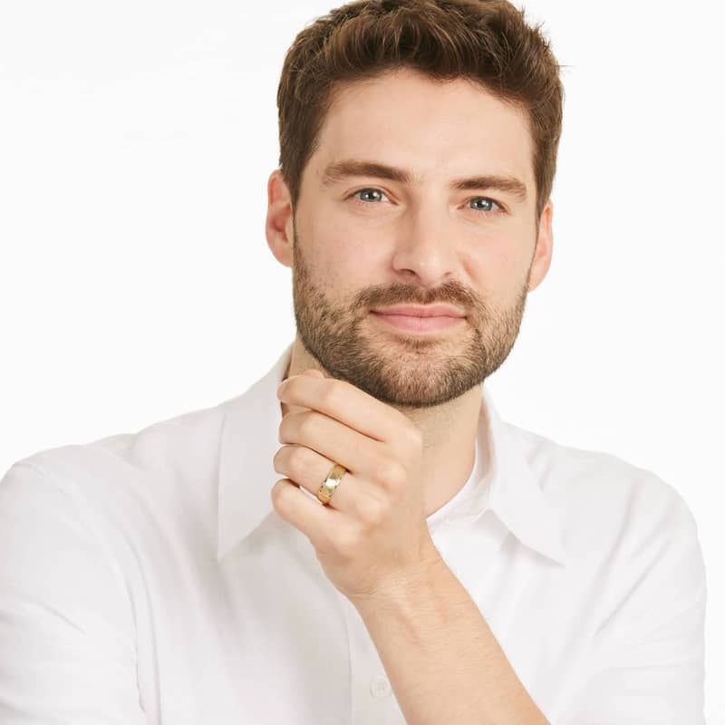 Oblique Design Men's Wedding Band In 14K Yellow Gold (7.00mm)