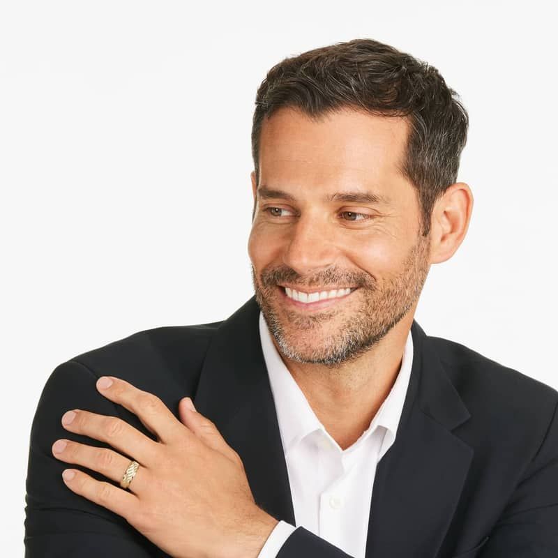 Wave Design Men's Wedding Band In 18K Yellow Gold (7.00mm)