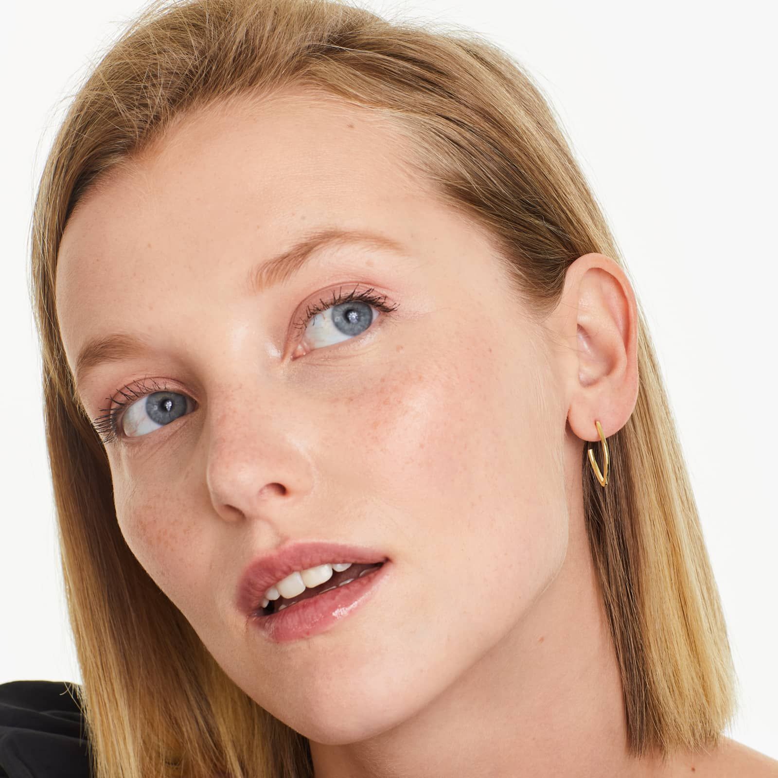 Teardrop Silhouette Hoop Earrings In 14K Yellow Gold