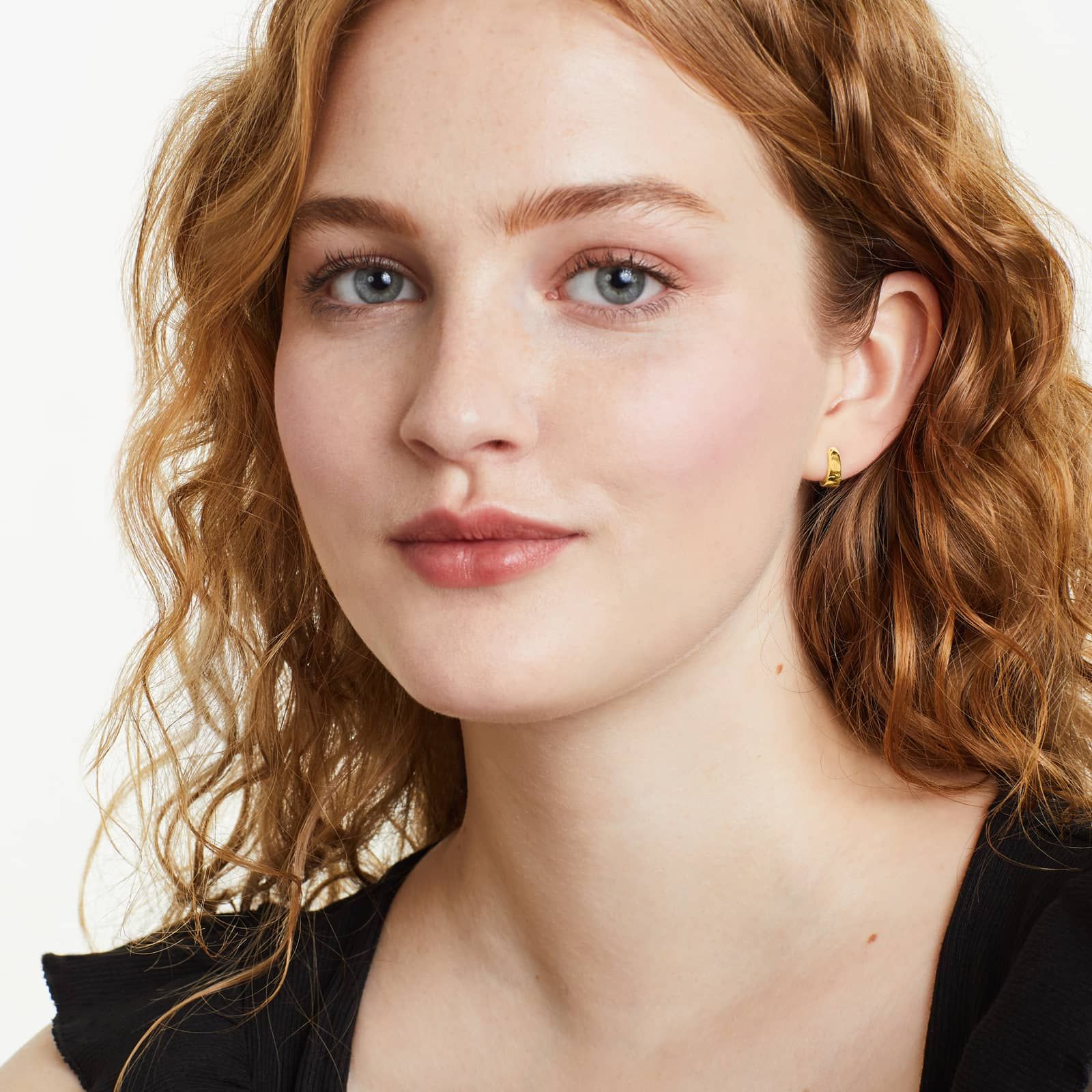 Tapered Hoop Earrings In 14K Yellow Gold