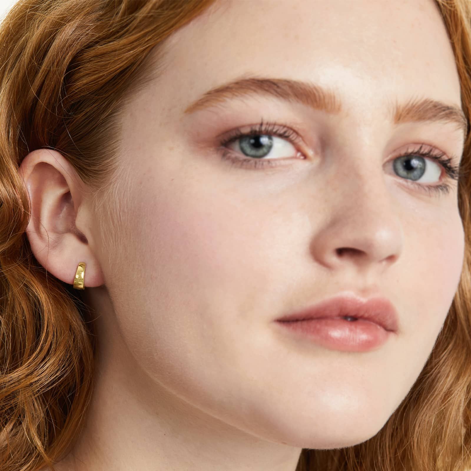 Tapered Hoop Earrings In 14K Yellow Gold