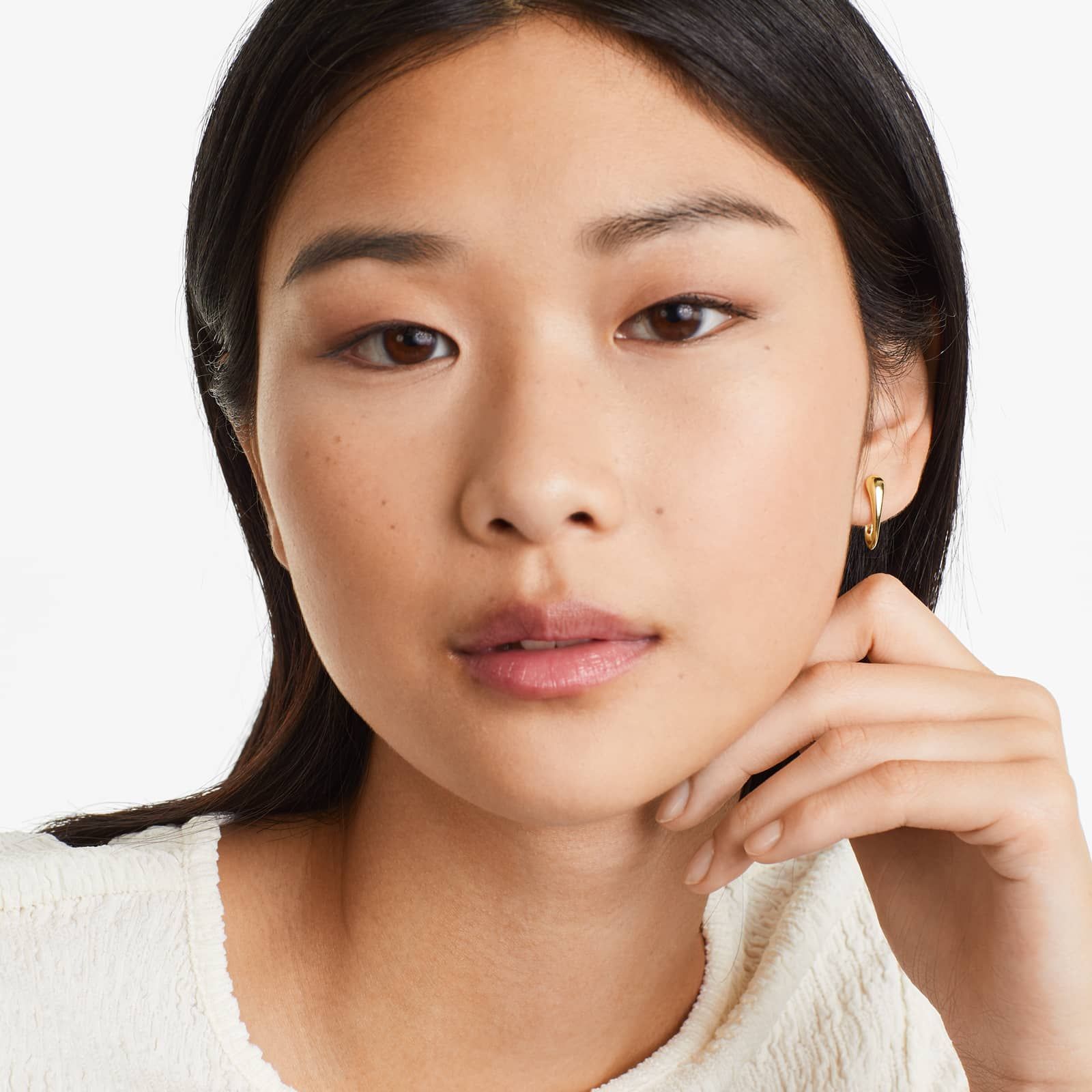 Tapered Oval Huggie Hoop Earrings In 14K Yellow Gold