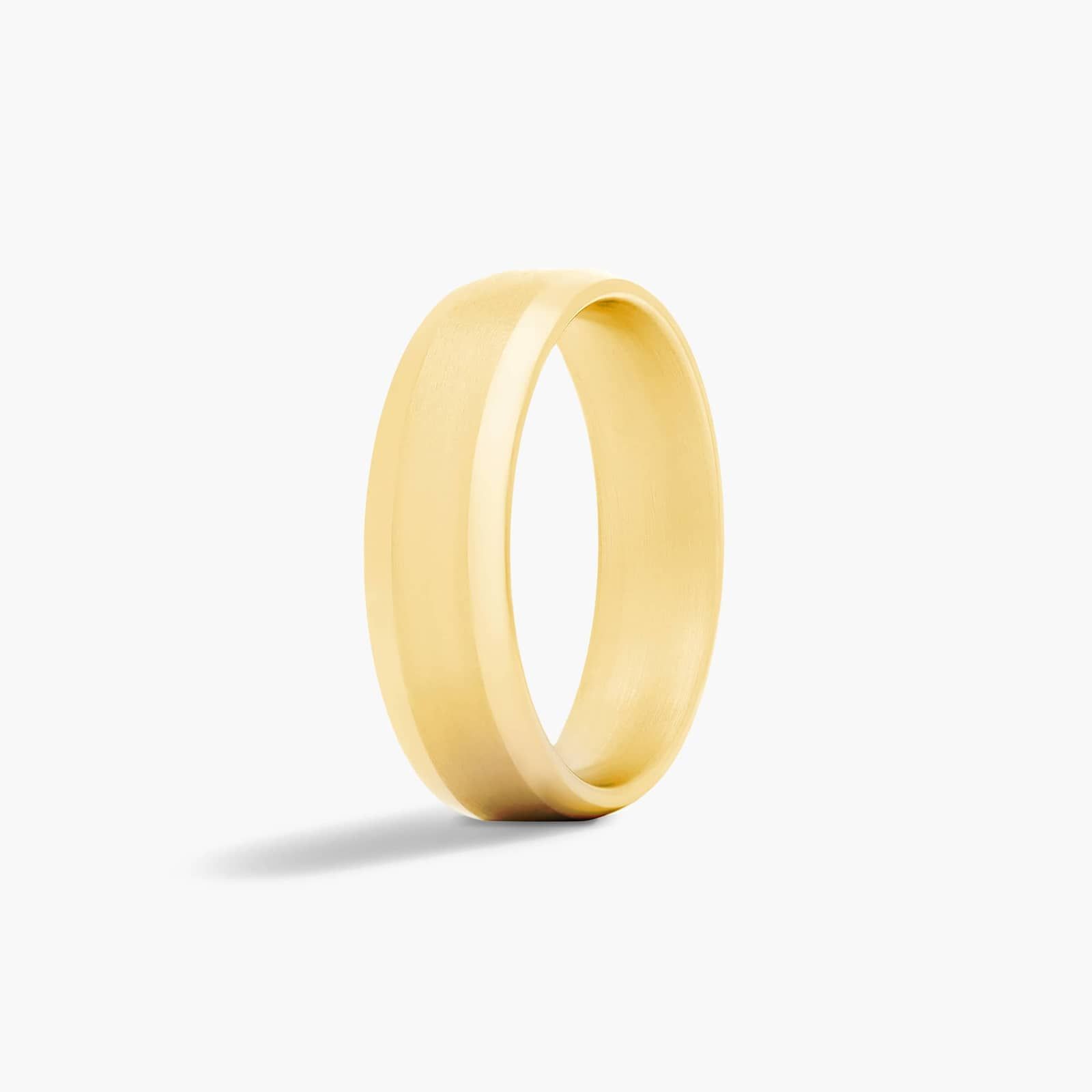 Comfort Fit Beveled Men's Wedding Band In 14K Yellow Gold (6.00mm)