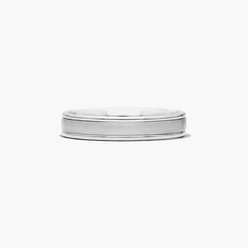 High Polished Round Edge Men's Wedding Band In Platinum (4.50mm)