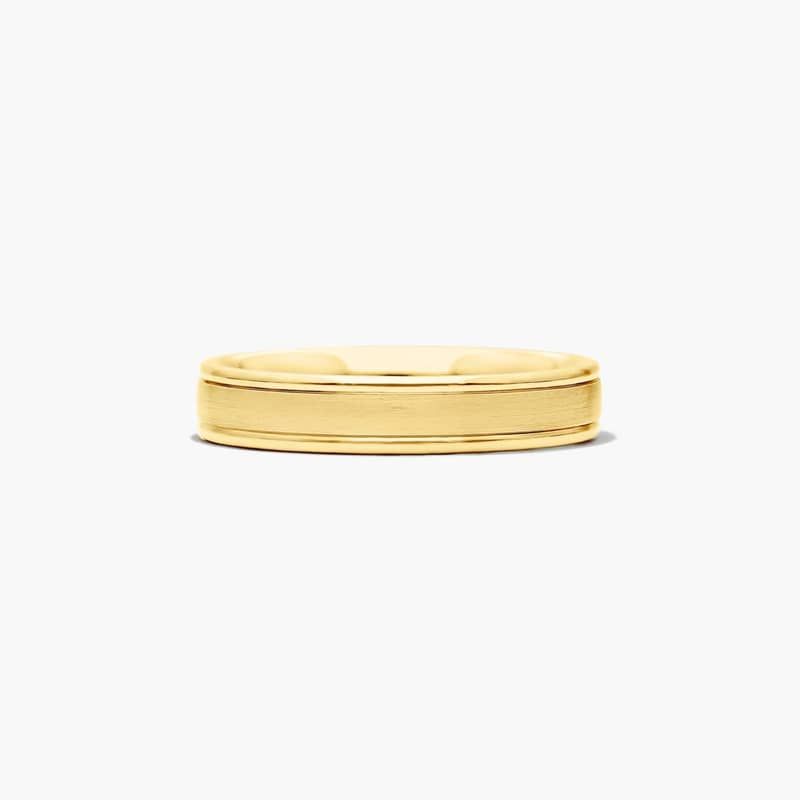 High Polished Round Edge Men's Wedding Band In 14K Yellow Gold (4.50mm)
