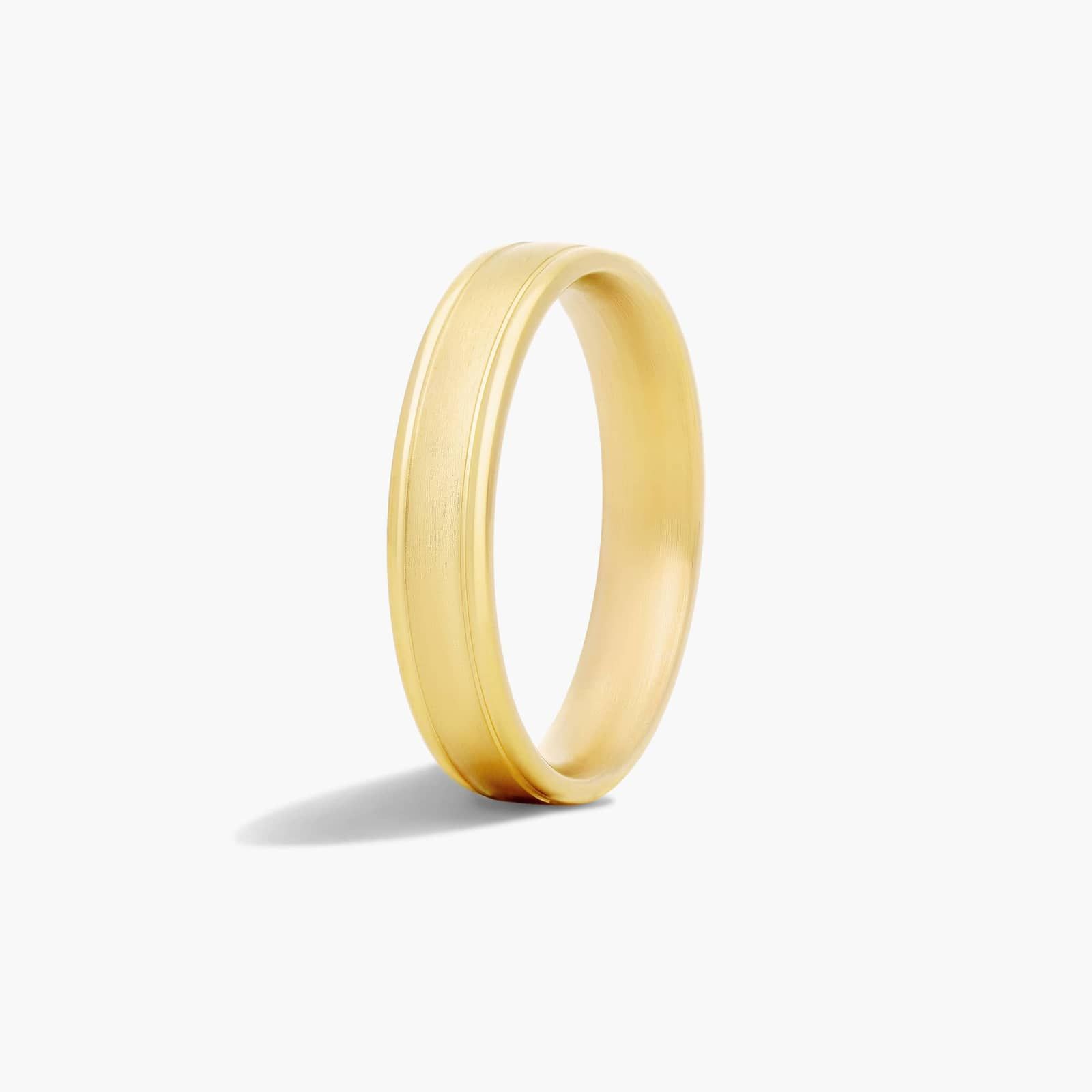 High Polished Round Edge Men's Wedding Band In 14K Yellow Gold (4.50mm)