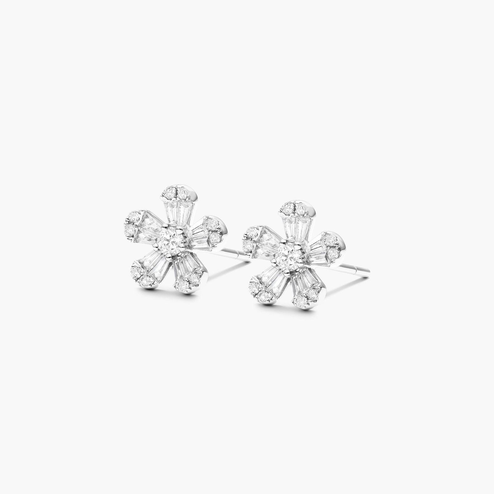 Flower Diamond Earrings With Baguette Cut And Round Diamonds In 14K White Gold