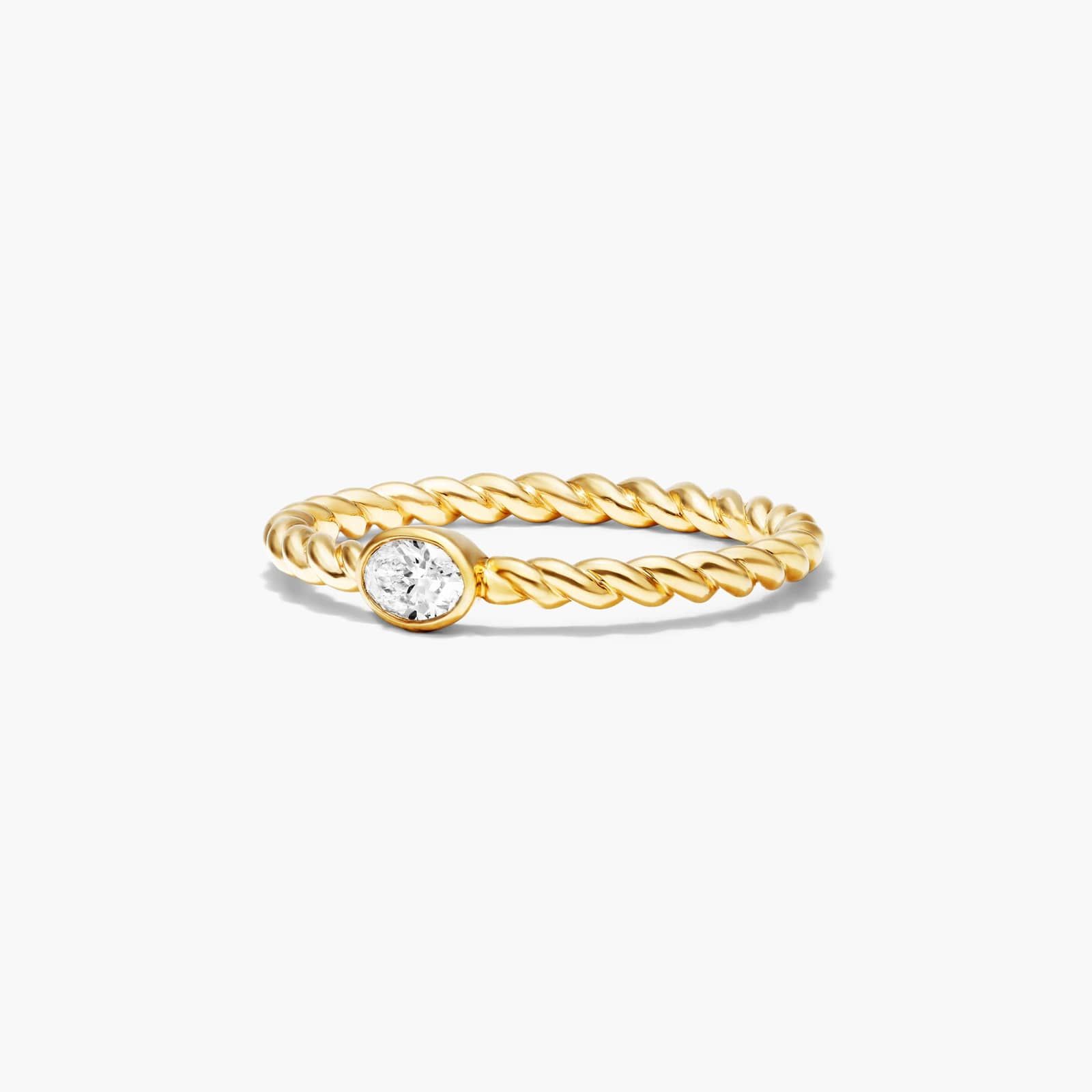 Oval Cut Diamond Solitaire Cable Ring In 14K Yellow Gold
