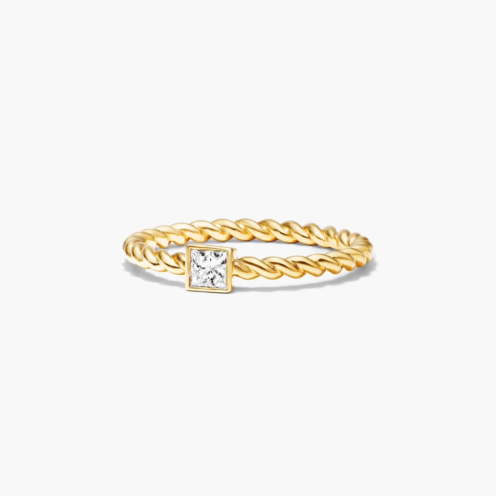 Princess Cut Diamond Solitaire Cable Ring In 14K Yellow Gold