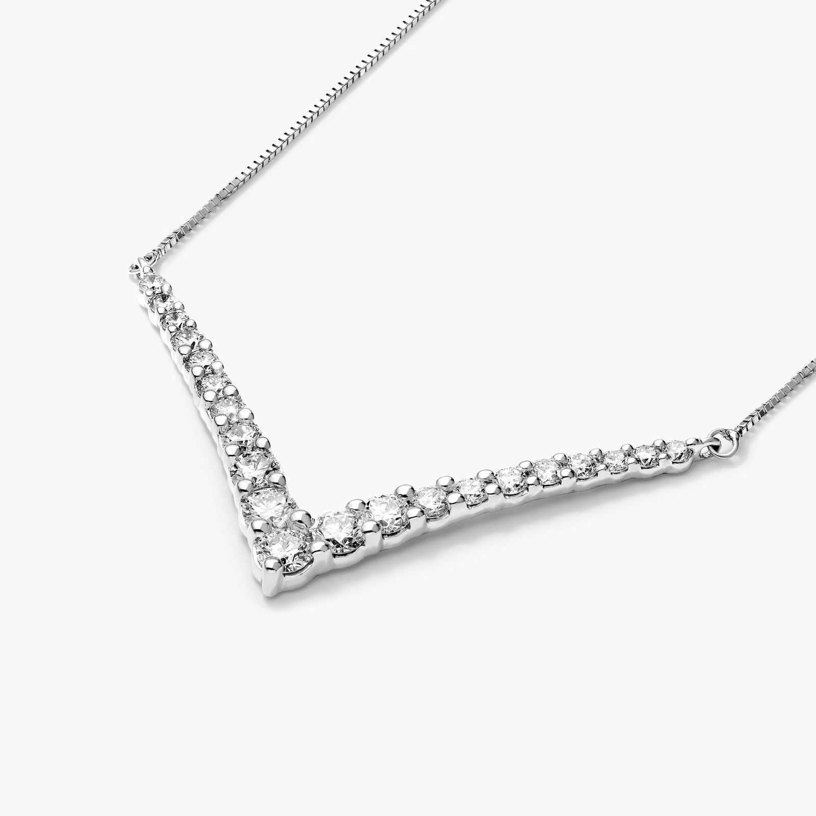 Lab-Grown Diamond Graduated V Shape Bar Necklace In 14K White Gold
