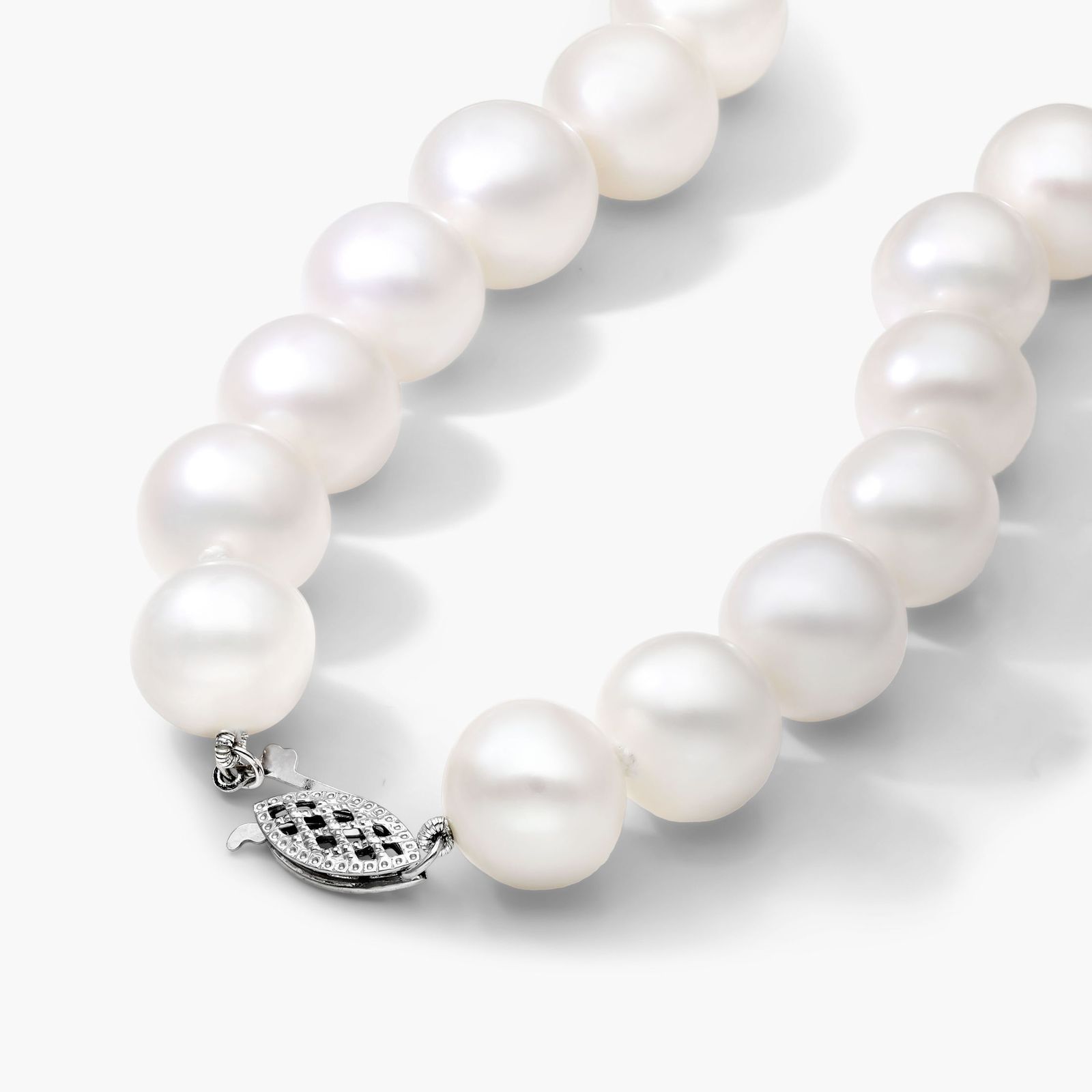 14K White Gold Freshwater Cultured Pearl Fish Clasp 18" Necklace (8.0-9.0mm)