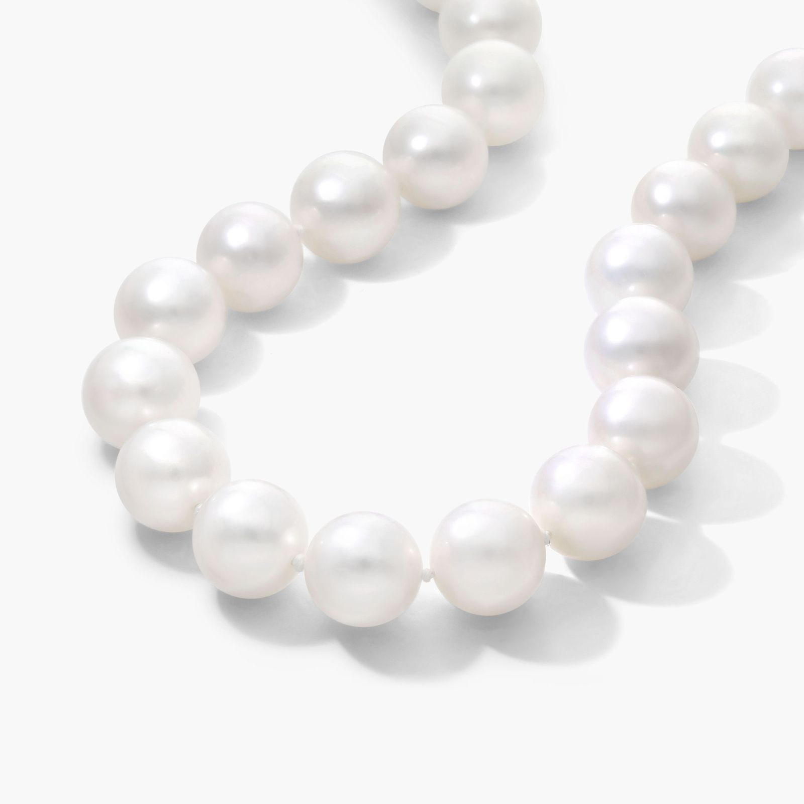 14K White Gold Freshwater Cultured Pearl Fish Clasp 18" Necklace (9.0-10.0mm)