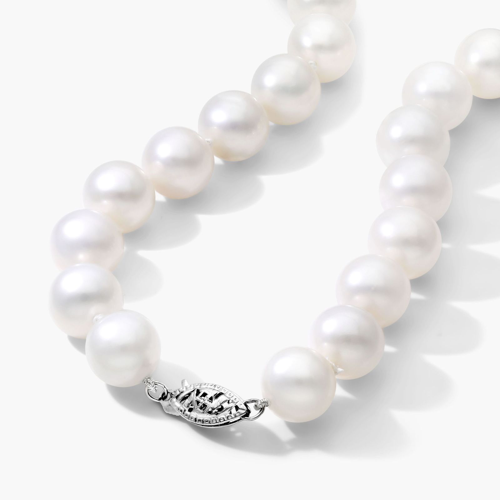 14K White Gold Freshwater Cultured Pearl Fish Clasp 18" Necklace (9.0-10.0mm)