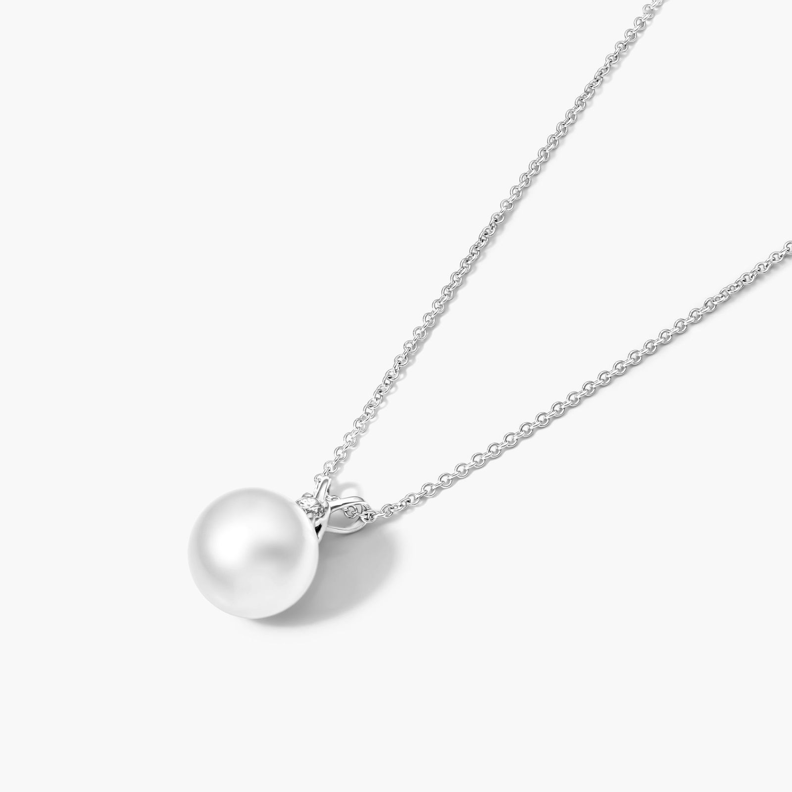 14K White Gold South Sea Cultured Pearl and Diamond Necklace (9.0-10.0mm)