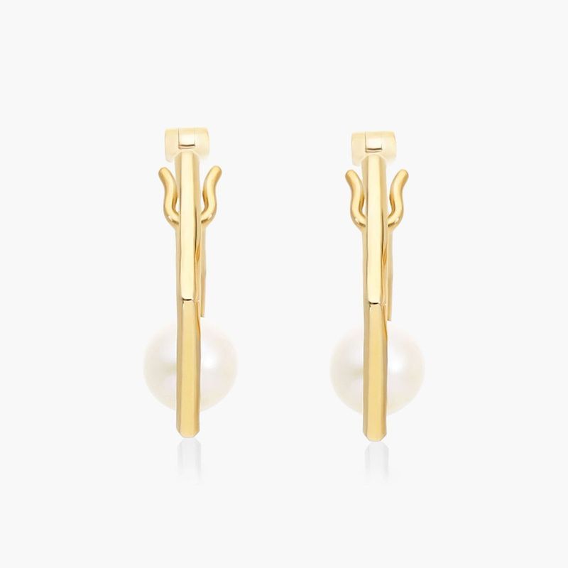 Minimalistic Cultured Freshwater Pearl Hoop Earring In 14K Yellow Gold