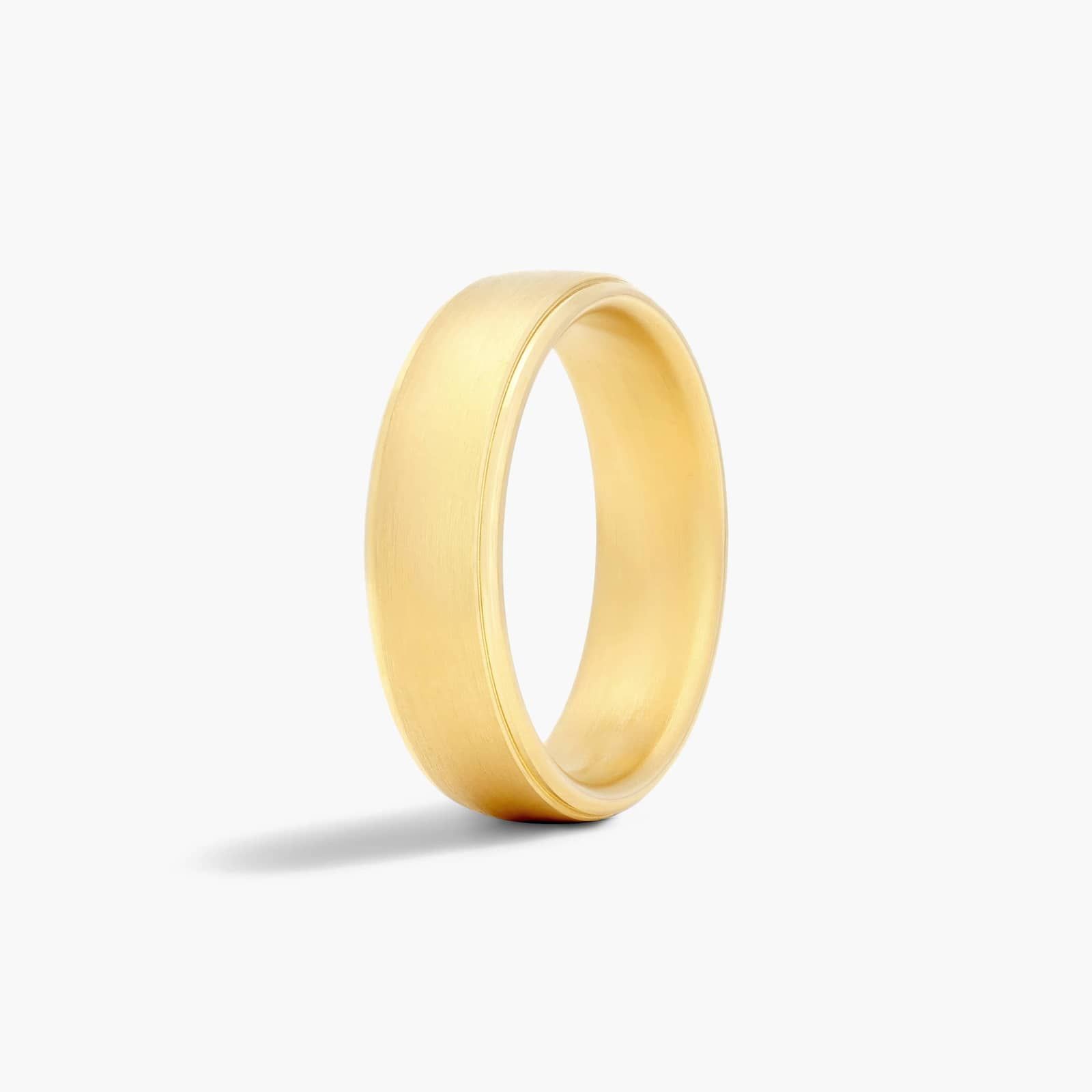 Comfort Fit Satin Center High Polished Drop Edge Men's Wedding Band In 14K Yellow Gold (6.50mm)