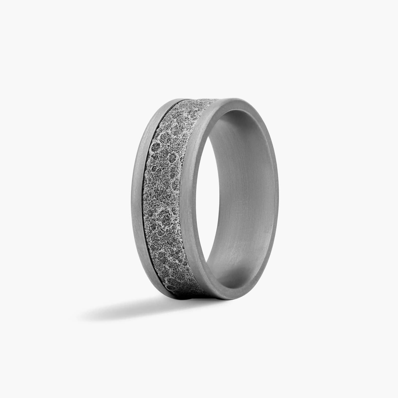 Moon Rock Texture Center Men's Wedding Band In 14K White Gold and Tantalum (8.00mm)