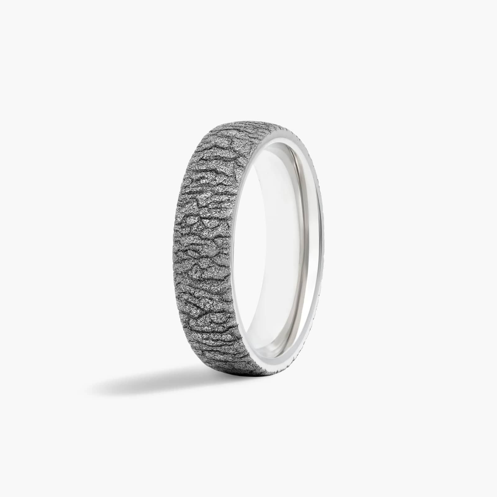 Comfort Fit Bark Pattern Men's Wedding Band In Cobalt (6.00mm)