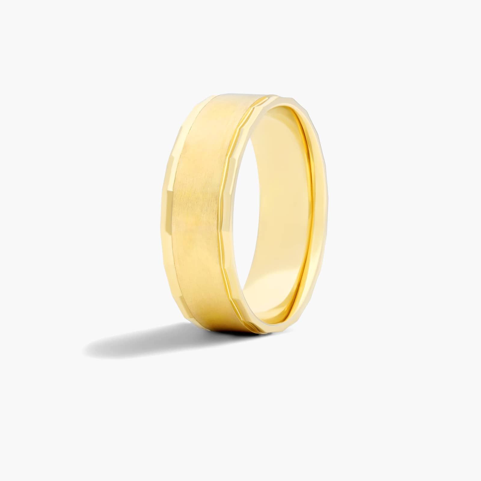 Faceted Men's Wedding Band With Satin Finish Center In 14K Yellow Gold (7.00mm)
