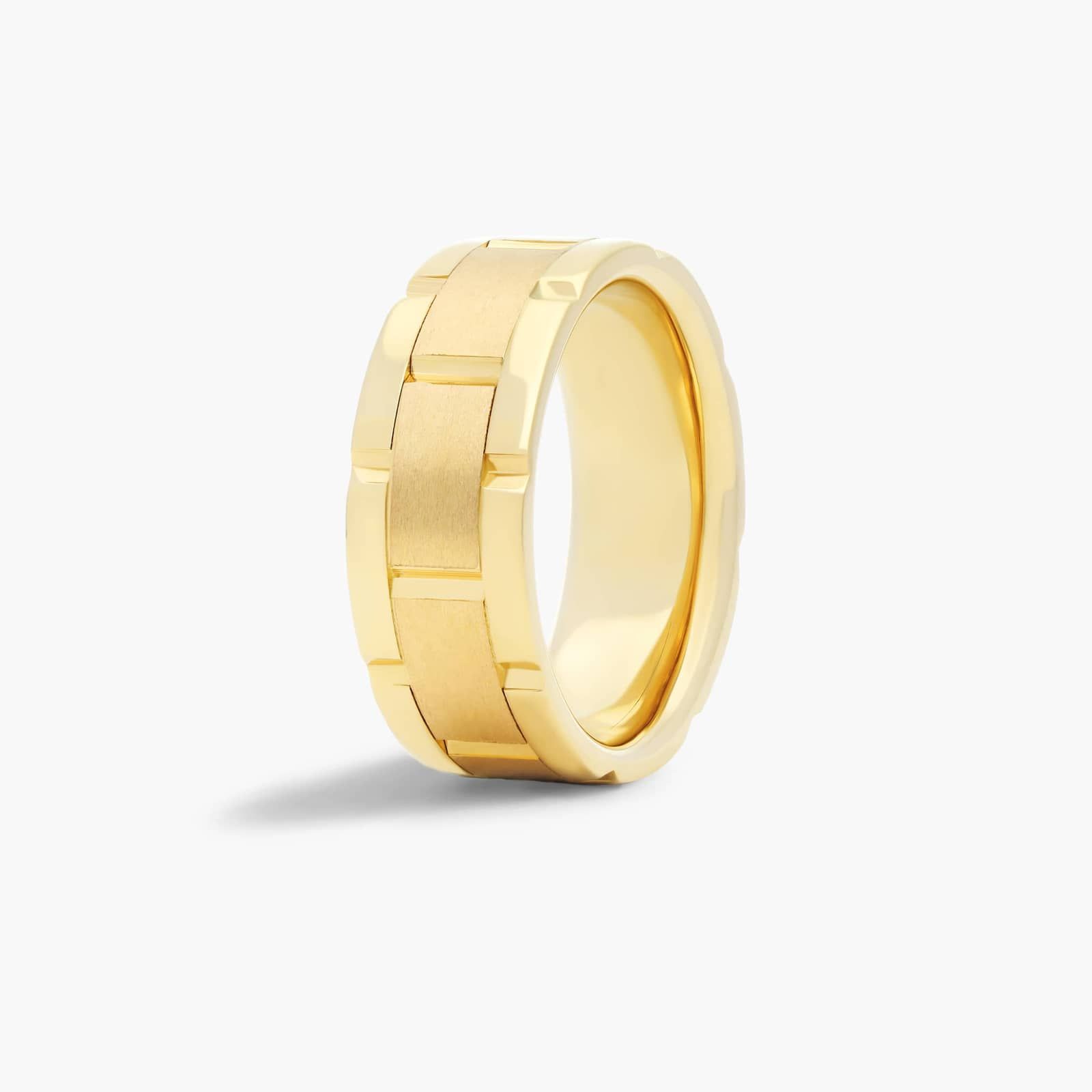 Brick Pattern Men's Comfort Fit Wedding Band In 18K Yellow Gold (8.50mm)
